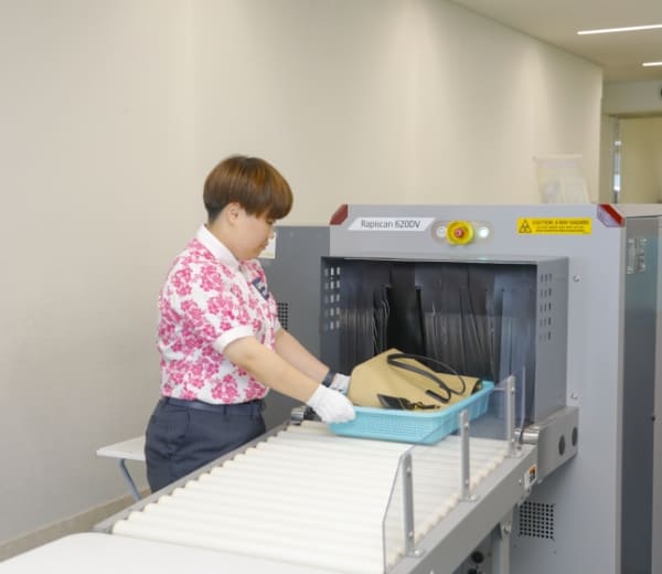 空港保安検査画像